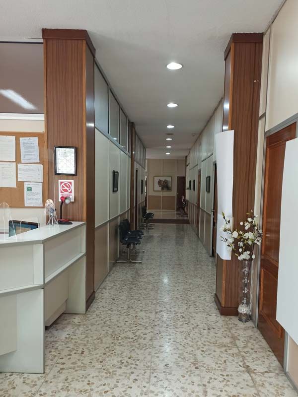 Centro de reconocimiento Médico Sevilla S.L. recepción y pasillo